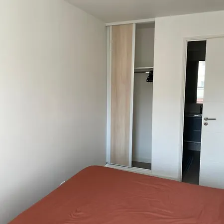 Belle Dans Un Bel Immeuble