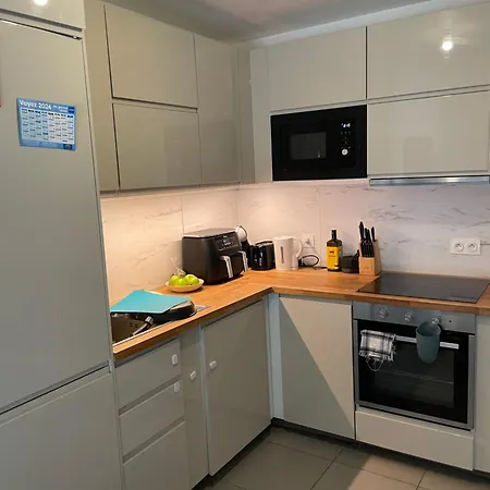 Belle Dans Un Bel Immeuble Szálloda Suresnes