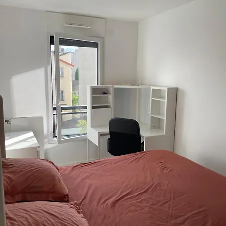 Belle Dans Un Bel Immeuble 3*