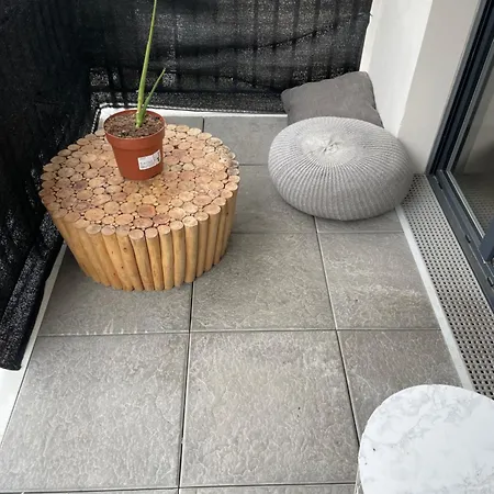Belle Dans Un Bel Immeuble